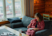 Minimalism in 2025: How to Simplify Your Life and Find Happiness Minimalism in 2025: How to Simplify Your Life and Find Happiness